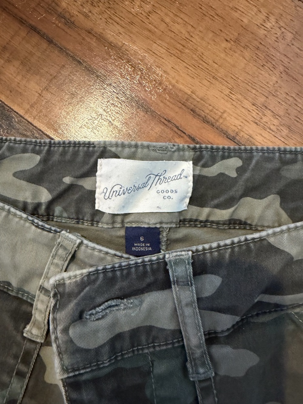 Universal Thread Green/Gray’ish taupe Camouflage Barrel Pant - Picture 2 of 3